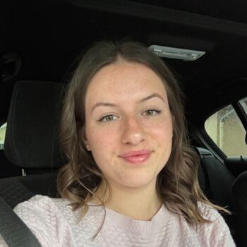 Babysitter in Saint-Didier-de-Bizonnes: Laurine