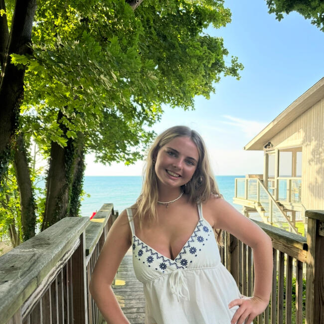 Babysitter in Indianapolis: Caroline