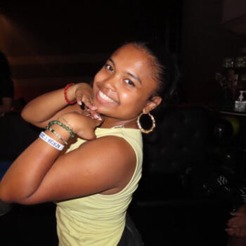 Babysitter in Saint-Gratien: Allison