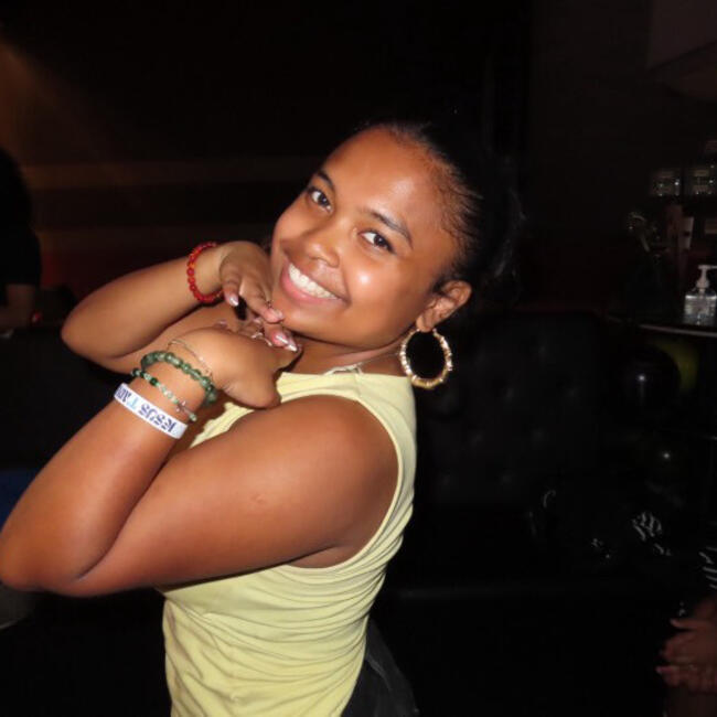 Babysitter in Saint-Gratien: Allison