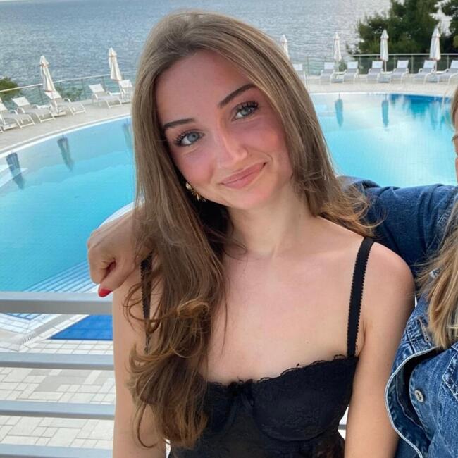 Babysitter in Paris: Morgane