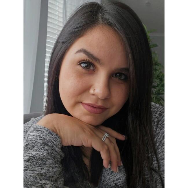 Babysitter in Surrey: Camila