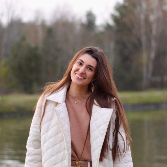 Babysitter in Dilsen-Stokkem: Julie