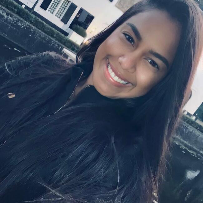 Babysitter em Faro: Micaele