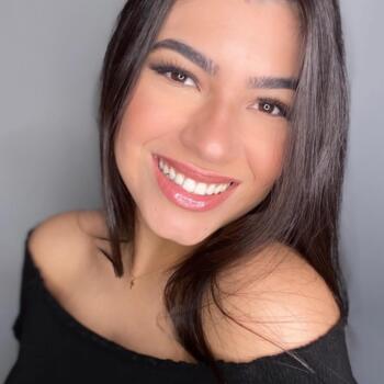 Babysitter in Manage: Marinna Lays