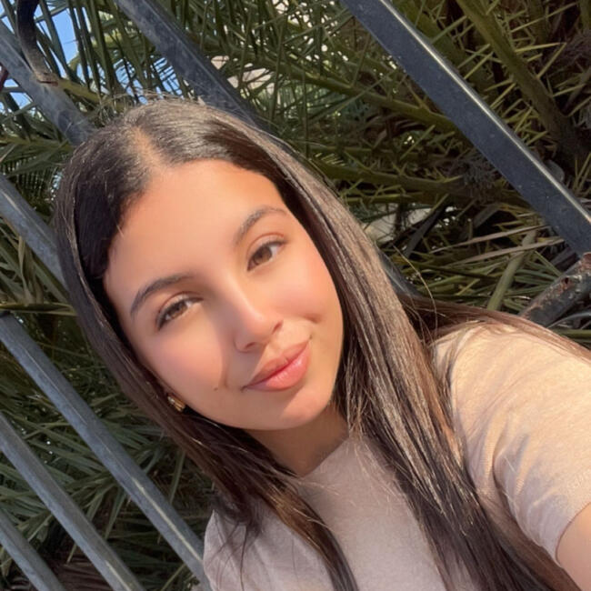 Babysitter in Paris: Lina