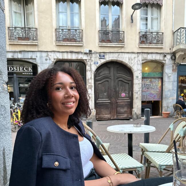 Babysitter in Grenoble: Maud