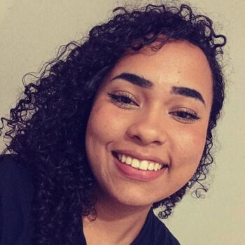 Babysitter in Brasília: LETICIA