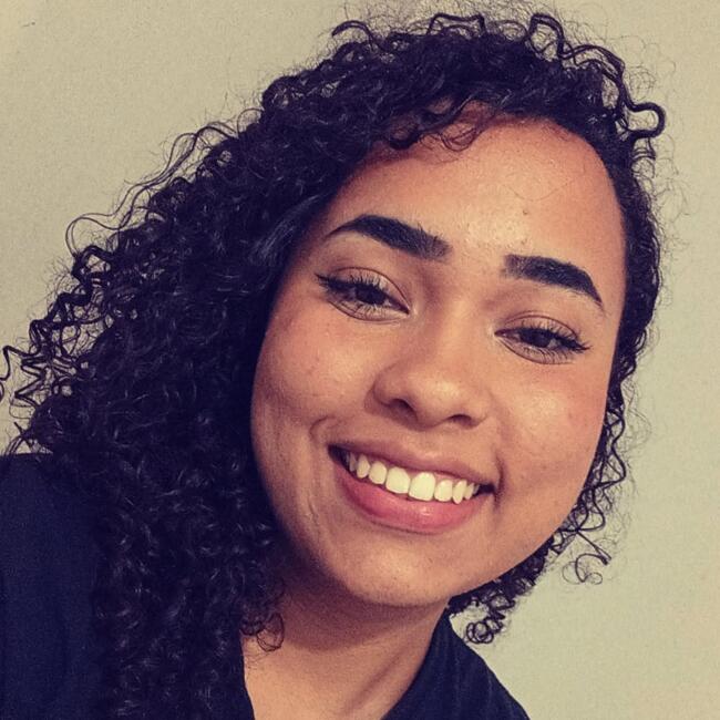 Babysitter in Brasília: LETICIA