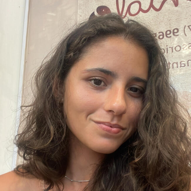 Babysitter in Joinville: Letícia