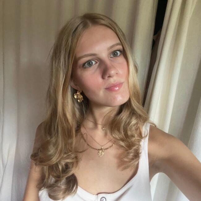 Babysitter in Bordeaux: Charlotte