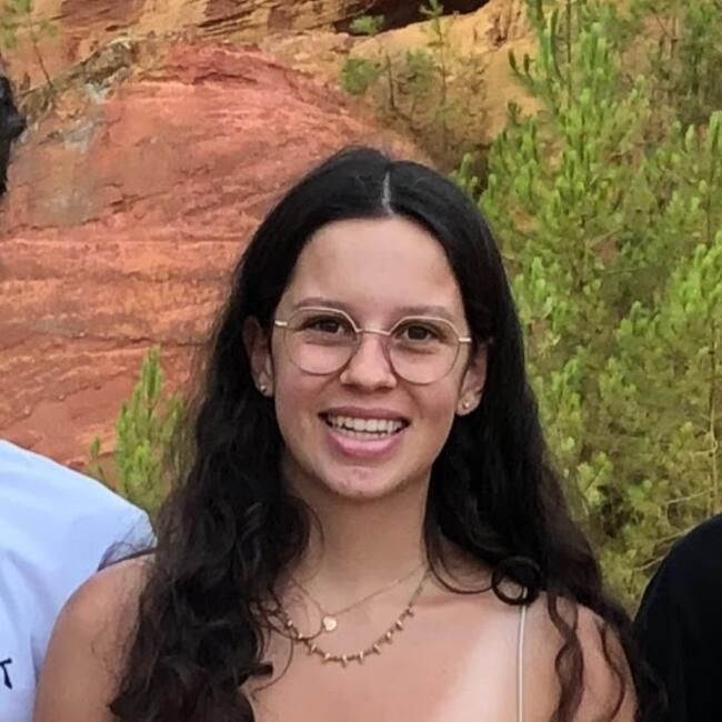 Babysitter in Clermont-Ferrand: Jade