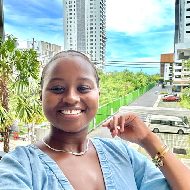 Babysitter in Athens: Linet