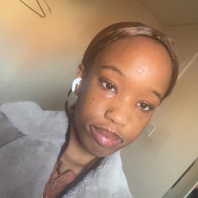 Babysitter in Harlow: Adesua