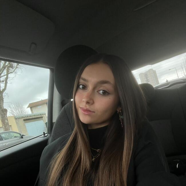 Babysitter in Courcelles-Sapicourt: Julie