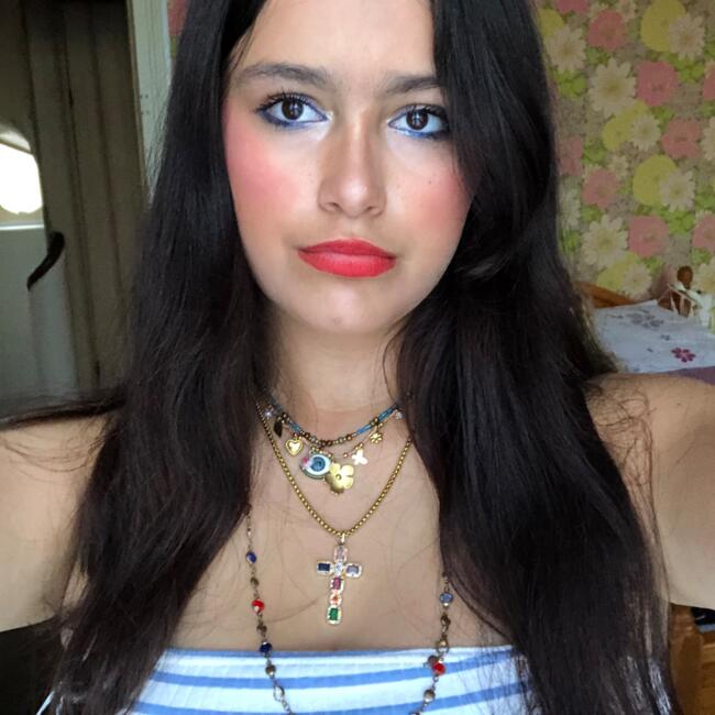 Babysitter in Saint-Mards: Maya