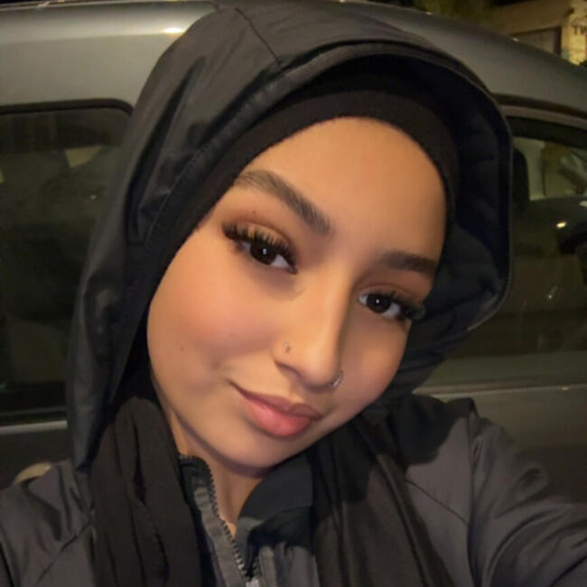 Babysitter in Marseille: Alya