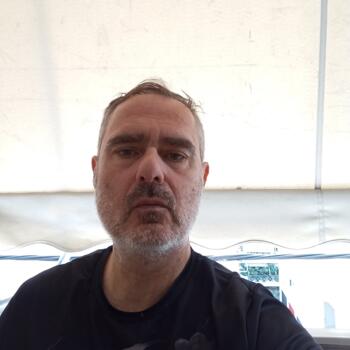 Δουλειά για babysitter στην περιοχή Πειραιάς: δουλειά φύλαξης παιδιών Frank