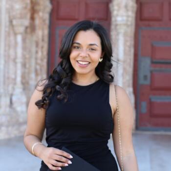 Babysitter in Setúbal: Leticia