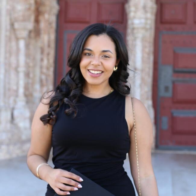 Babysitter in Setúbal: Leticia