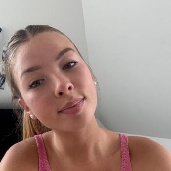 Babysitter in Mont-Saint-Aignan: Louna