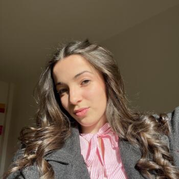 Babysitter in Plourivo: Alizée