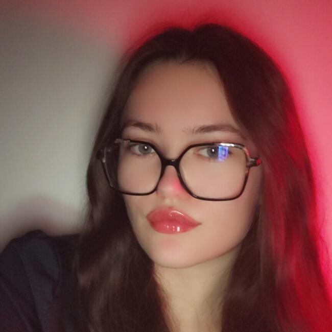 Babysitter in Sacquenville: Lily