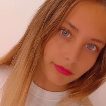 Babysitter in Le Thou: Ines