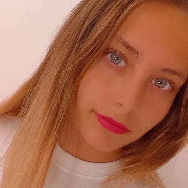 Babysitter in Le Thou: Ines