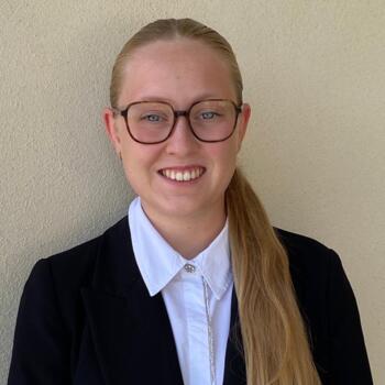 Babysitter in Sint-Gillis: Laura