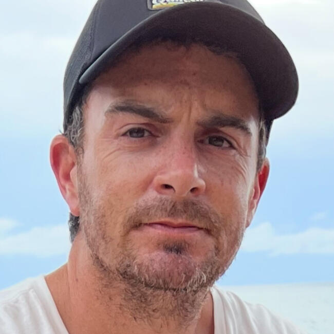 Kerja pengasuh di Singapore: Neil Diarmuid