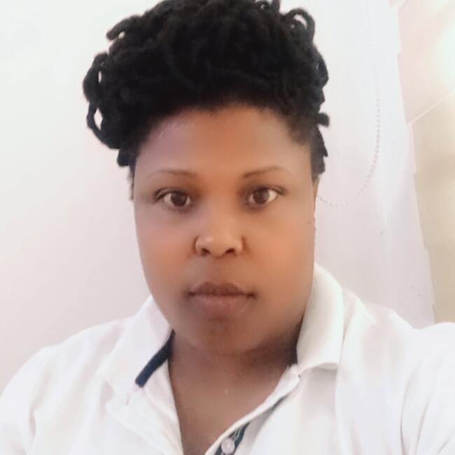 Esenyurt Bölgesinde Dadı: Thulisile Sisie