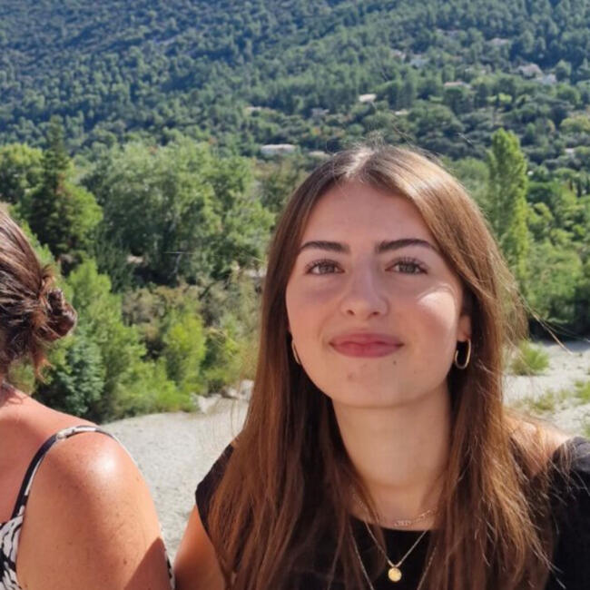 Babysitter in Sainte-Honorine-du-Fay: Emma