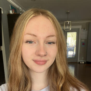 Baby-sitter in Port Coquitlam: Arden