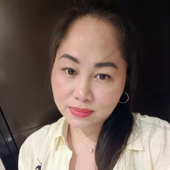 جليسة أطفال أبوظبي: Neneth