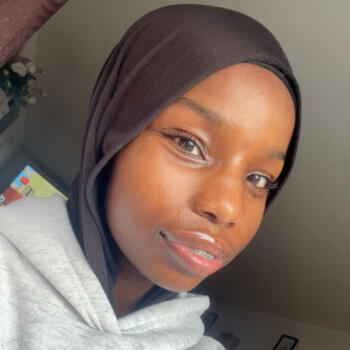 Babysitter in Saint-Herblain: Hanane