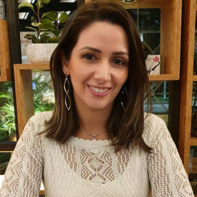 Babysitting job in Curitiba: Janaína