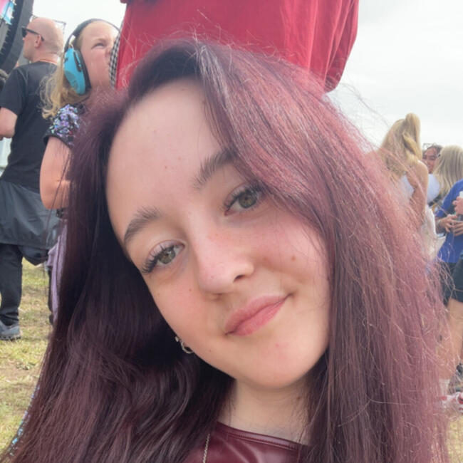 Babysitter in Oldham: Melissa