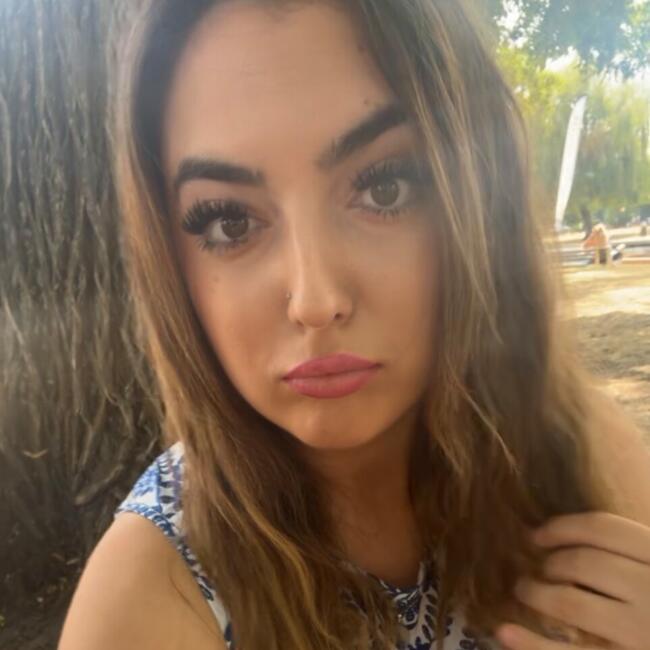 Babysitter in Birmingham: Mia
