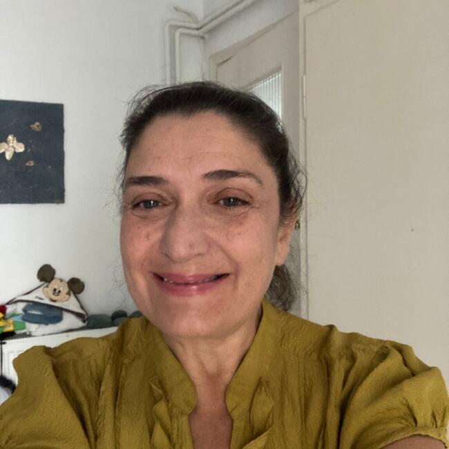 Nanny in Saronida: Lydia