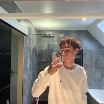 Babysitter in Croissy-sur-Seine: Hugo