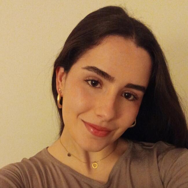 Babysitter in São Domingos de Rana: Joana