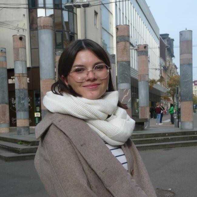 Babysitter in Valdoie: Ambre