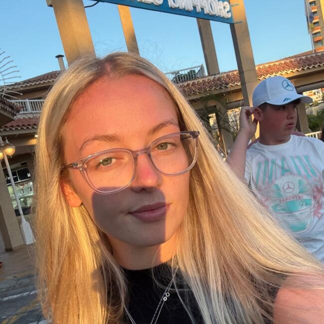 Babysitter in Sheffield: Emily