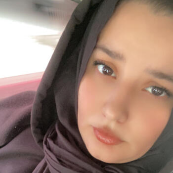 Nanny in Algiers: أمال