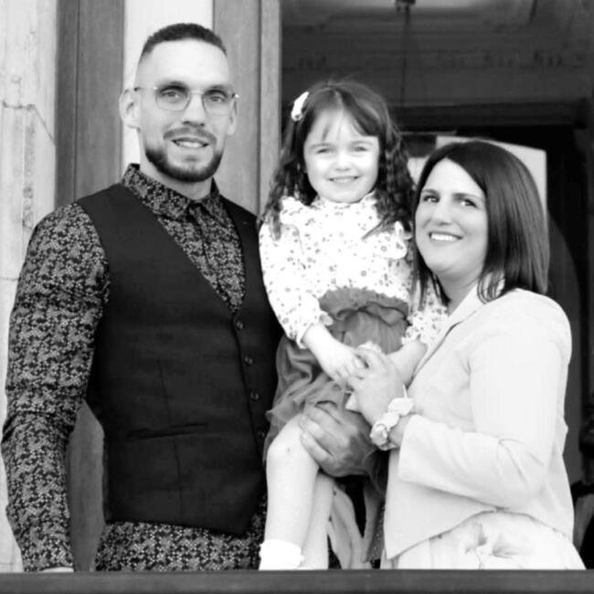 Babysitter Job in Châtelet: Manuel