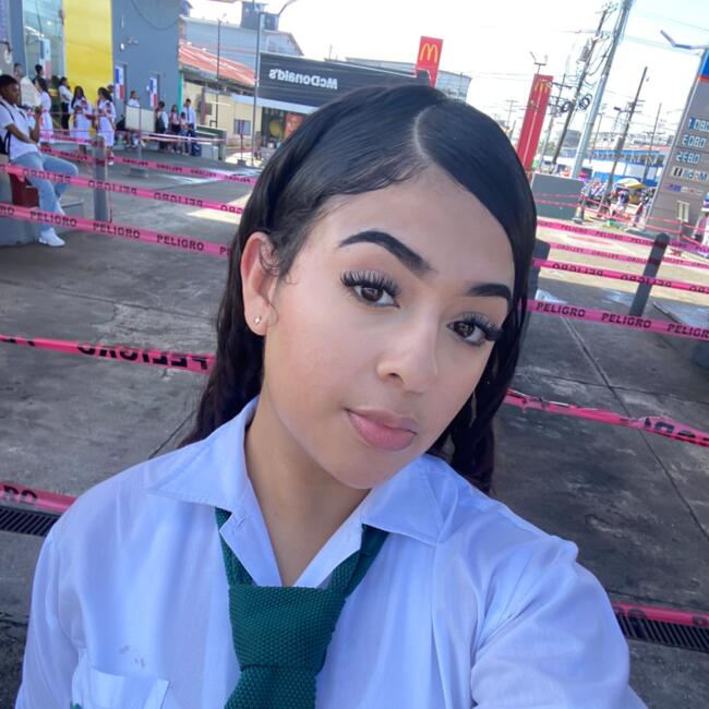 Babysitter in Buena Vista: Mari