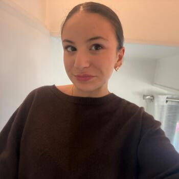 Babysitter in Chilly-Mazarin: Lara