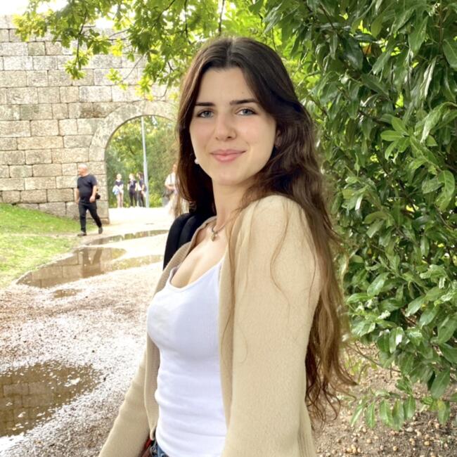 Babysitter em Amadora: Laura