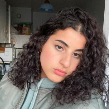 Babysitter in Courbevoie: Nadine